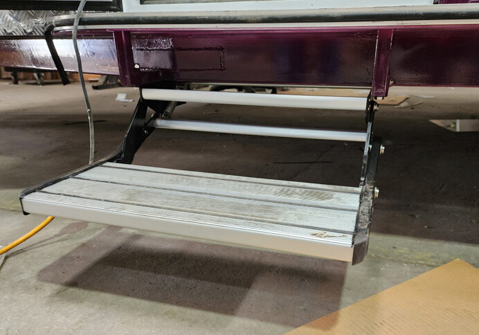 128 1 Horse Float Step