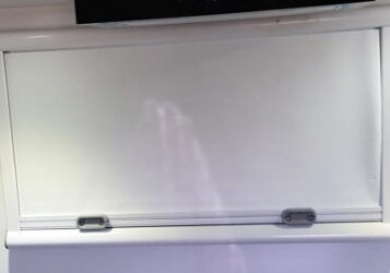 88 1 WINDOW WITH INBUILT BLIND