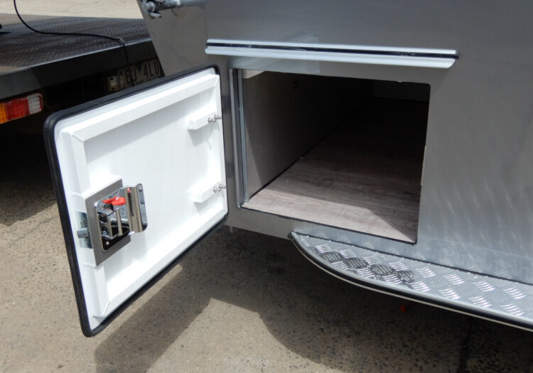 99 1 FRONT STORAGE AREA GOOSENECK FOR BBQ ETC