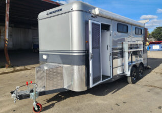 Header 2 Horse Angle Load Float Sleeping Dometic Fridge