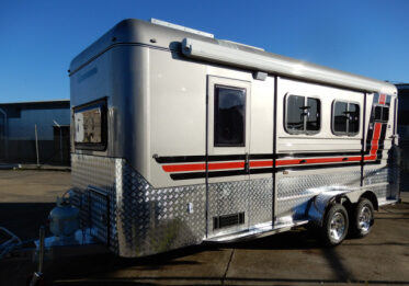 Header Horsefloat With Living